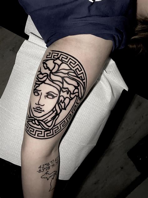 tatuaje medusa versace|medusa inner arm tattoos.